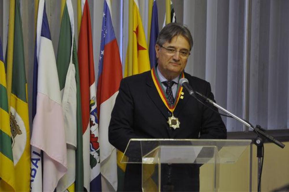 Gedeão Pereira recebe a Medalha Mérito Farroupilha do Parlamento gaúcho