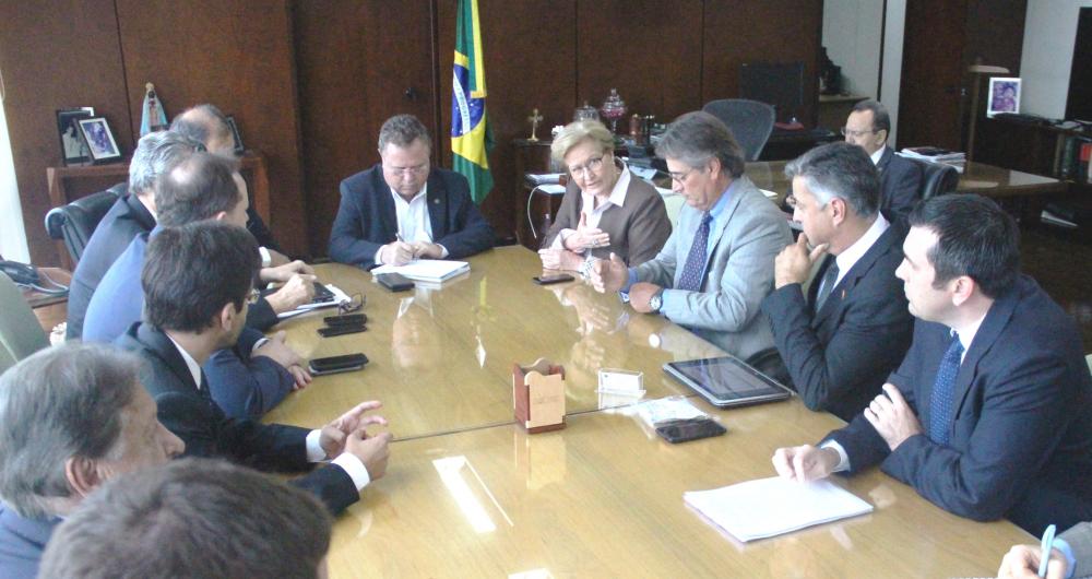 Articulação inteligente: pulga plantada na orelha do ministro pode trazer bons resultados