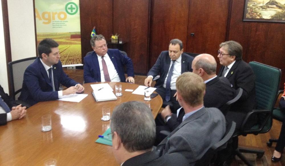 Audiência com Maggi aproxima aviação agrícola com o Mapa