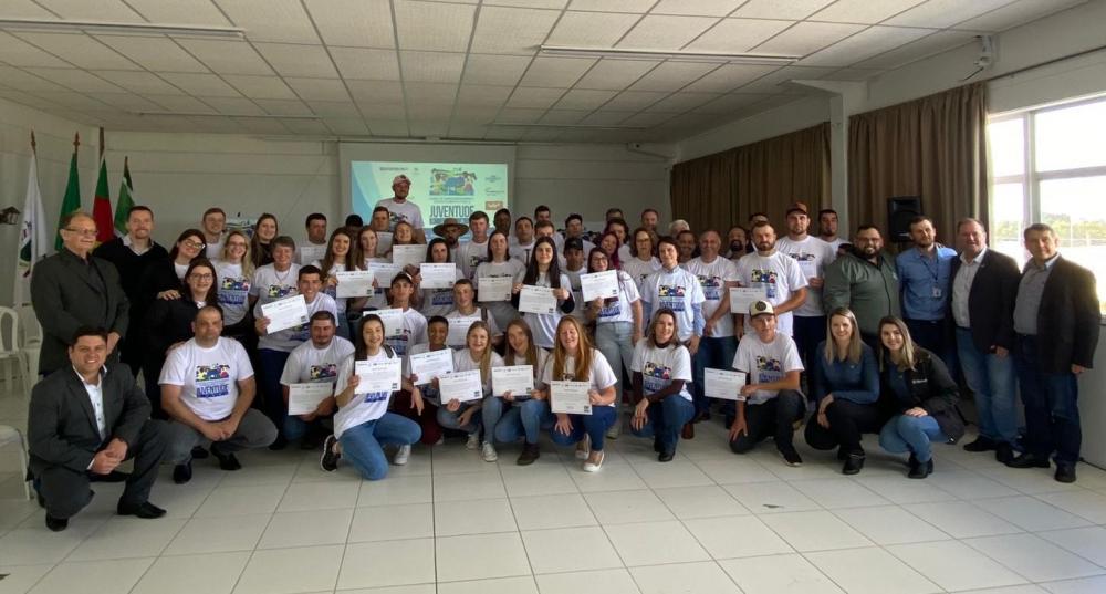 Jovens associados do Sicredi concluem curso de empreendedorismo 